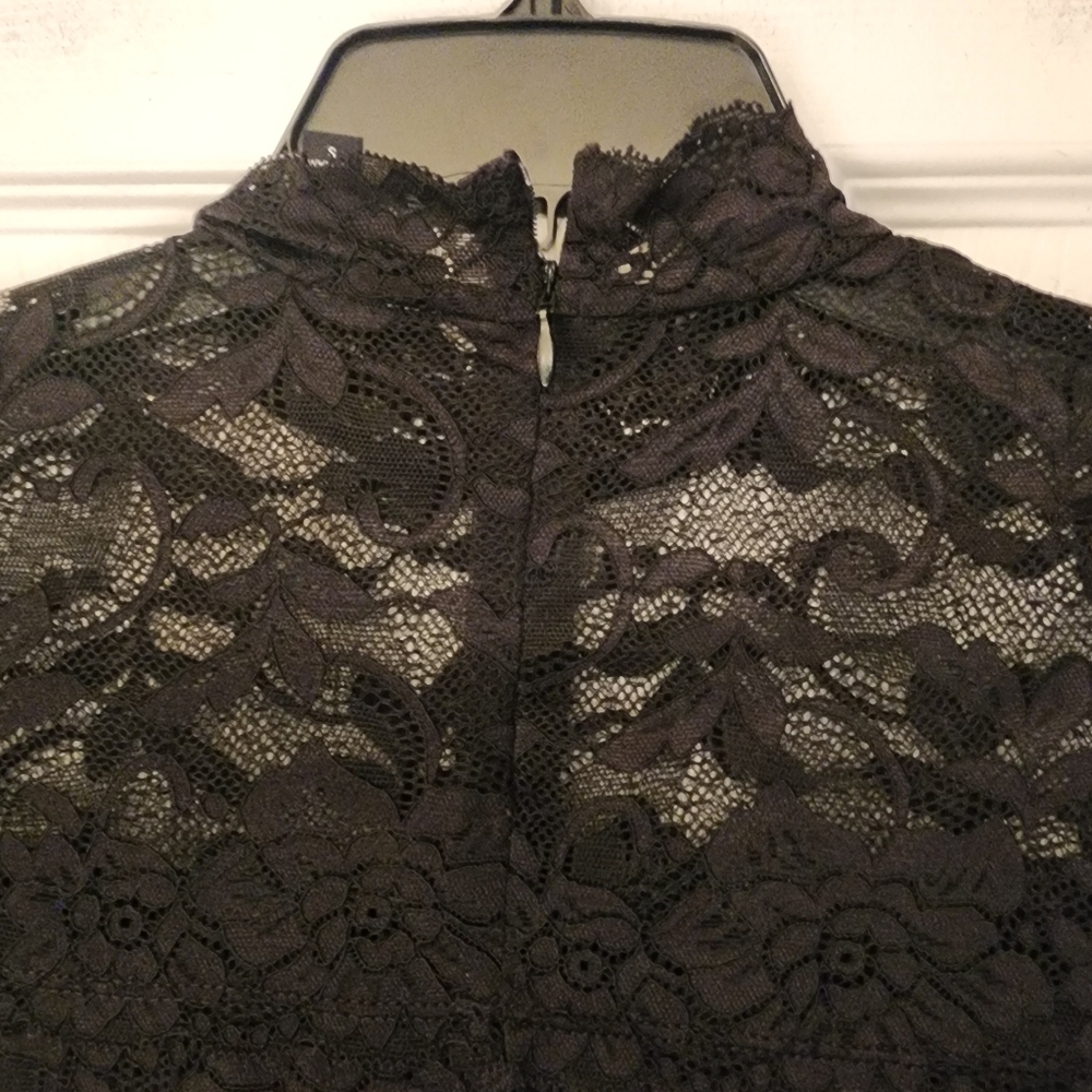 GUESS Women's Black Lace Mock Neck Short Sleeve Blouse Size Small - Picture 5 of 10